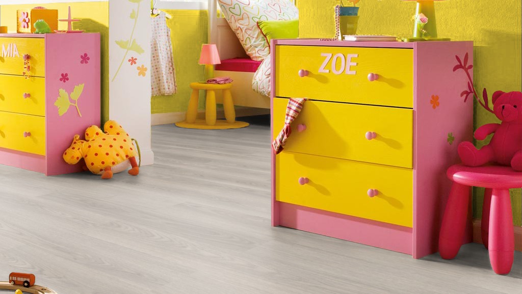 Ламинат Haro Tritty 100 дуб светло-серый 527077 фото в интерьере Ламинат Haro Tritty 100 дуб светло-серый 527077 фото в интерьере